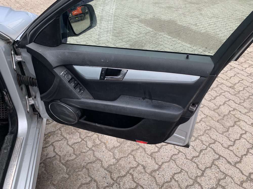 Mercedes-Benz C-Klasse W204 220 CDI Bild 15